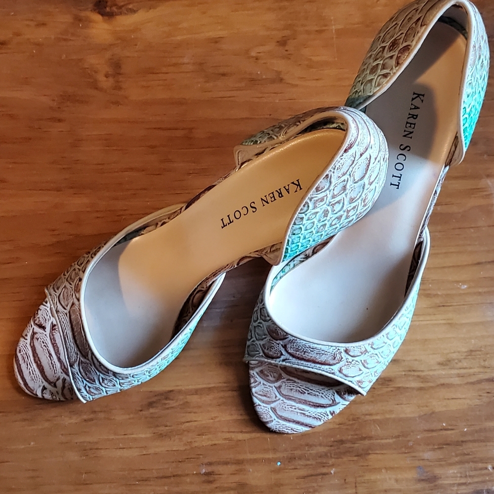 Karen Scott high heel shoes, size 6 multi-colored, green & tan